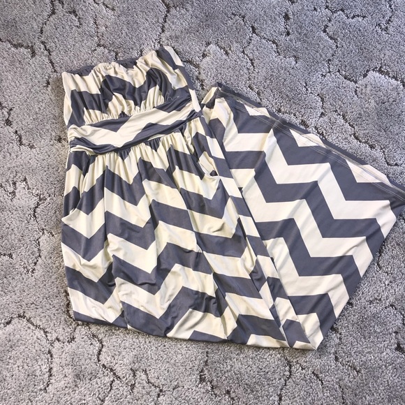 🔴SOLD-Mercari 🦄Chevron Maxi Dress Size Small - Picture 2 of 3